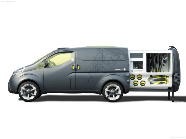 Nissan NV200 фото