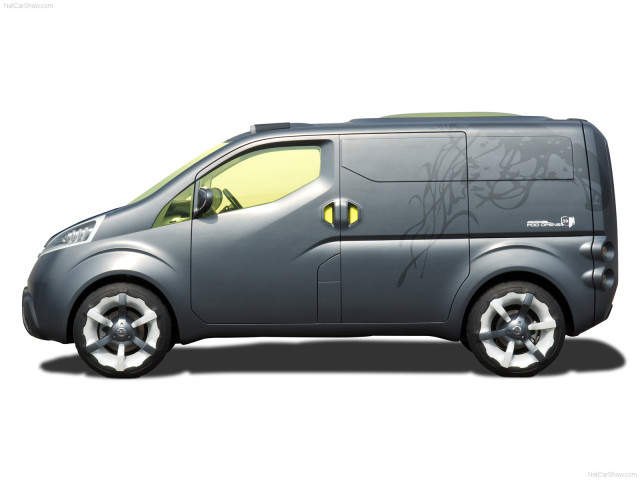 Nissan NV200 фото