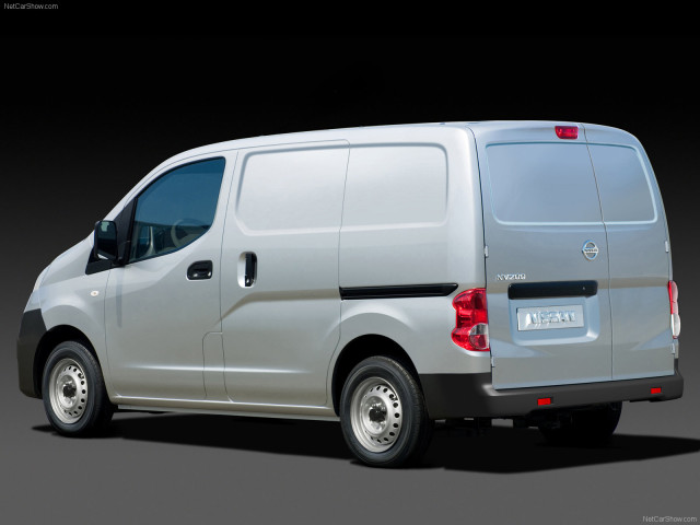 Nissan NV200 фото