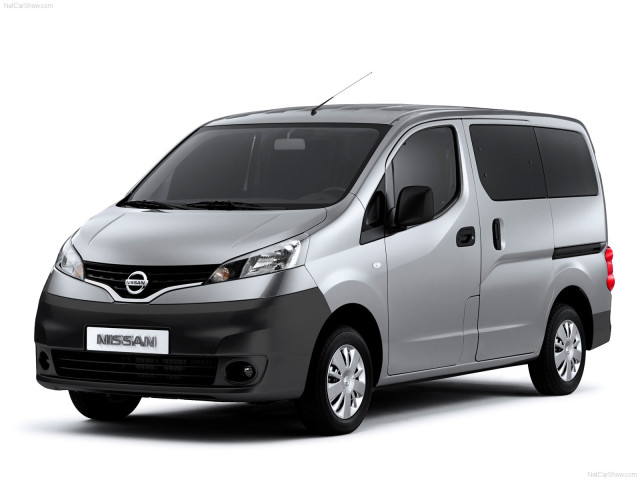 Nissan NV200 фото