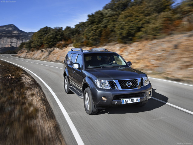 Nissan Pathfinder фото