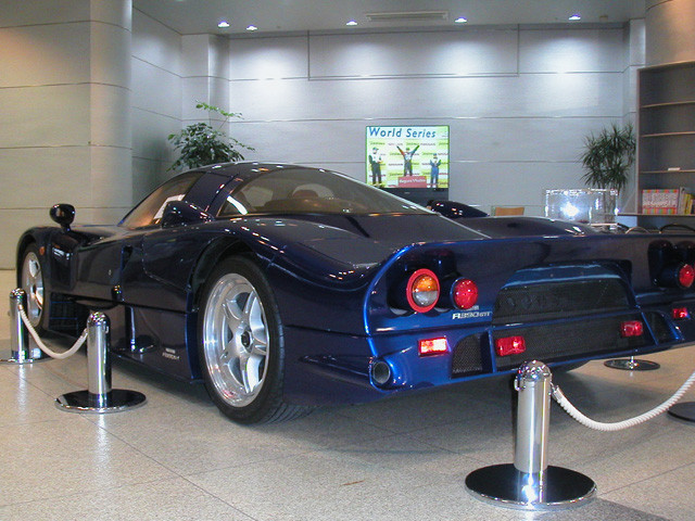 Nissan R390 GT1 фото 14762