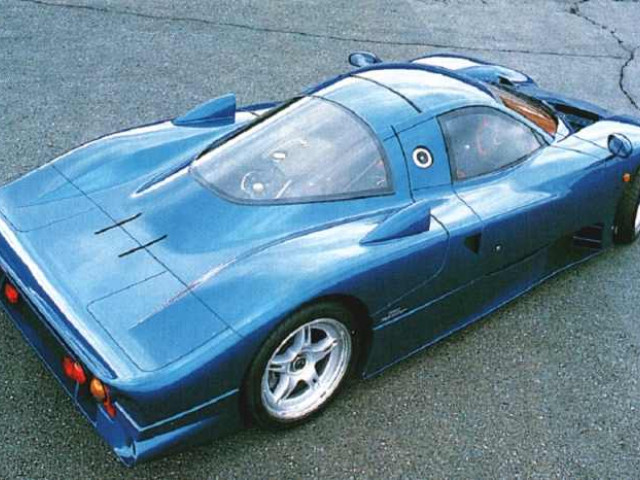 Nissan R390 GT1 фото