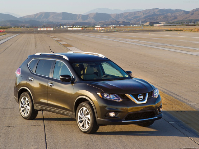 Nissan Rogue фото