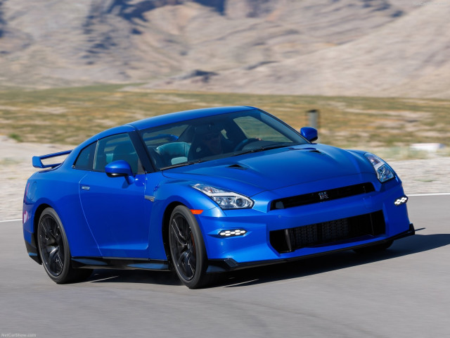 Nissan Skyline GT-R фото