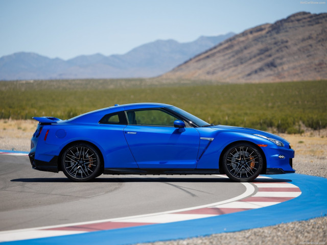 Nissan Skyline GT-R фото