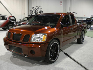 Nissan Titan фото