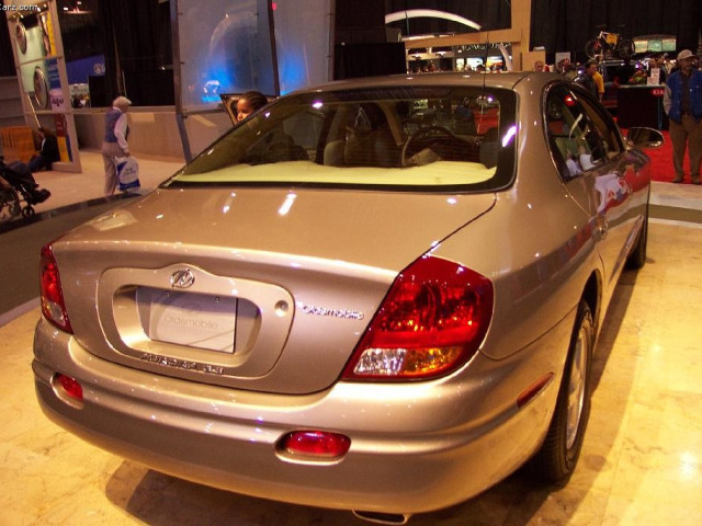 Oldsmobile Aurora фото