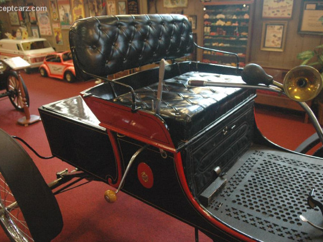 Oldsmobile Curved Dash Runabout фото