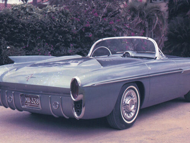 Oldsmobile F-88 фото