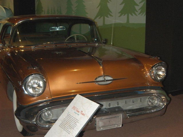 Oldsmobile Golden Rocket фото