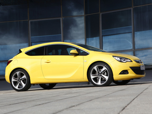 Opel Astra GTC фото