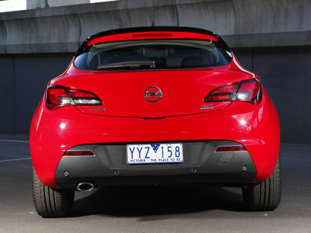 Opel Astra GTC фото