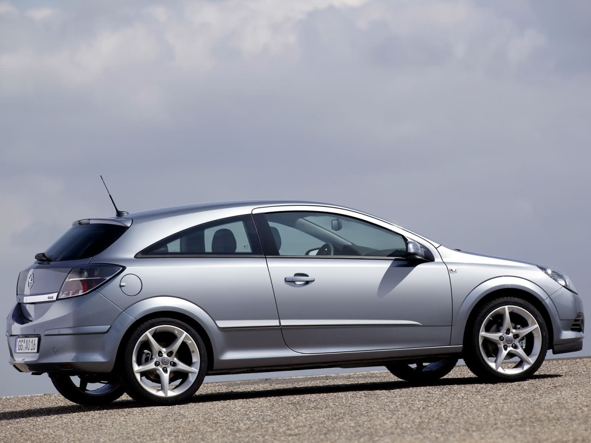 Opel Astra GTC фото 16765