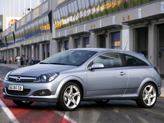 Opel Astra GTC фото