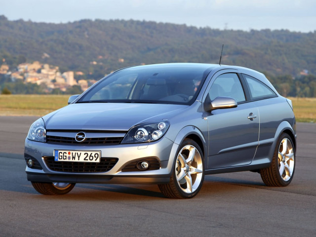 Opel Astra GTC фото