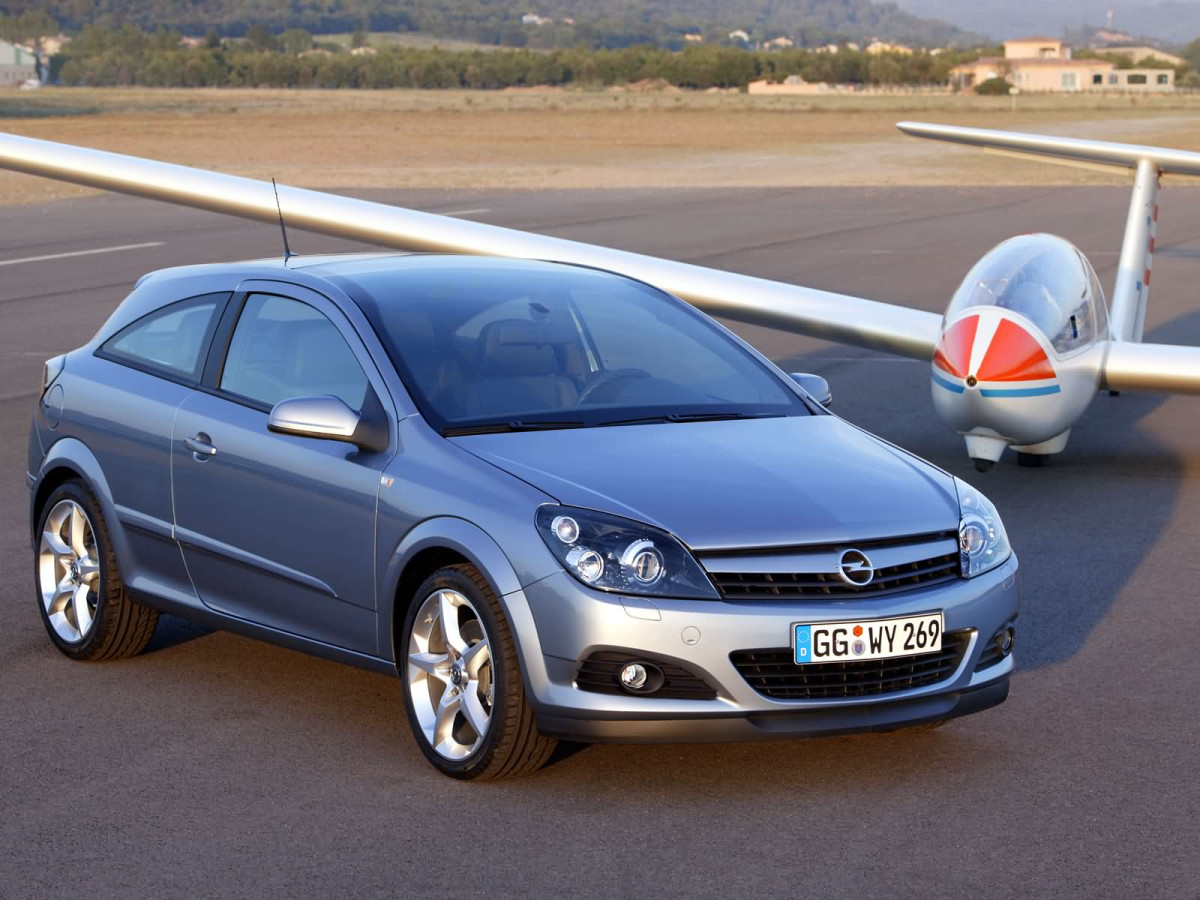 Opel Astra GTC фото 16779