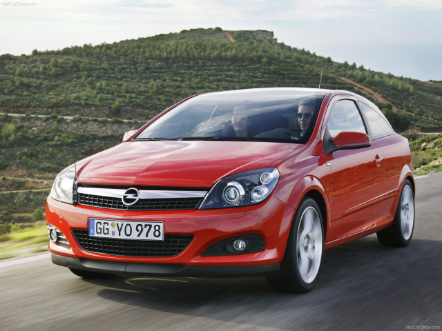 Opel Astra GTC фото