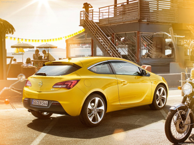 Opel Astra GTC фото