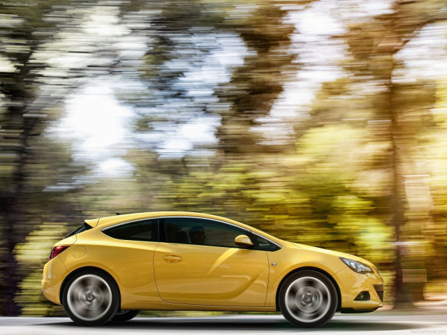 Opel Astra GTC фото