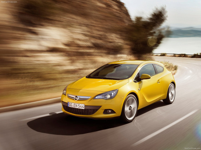 Opel Astra GTC фото