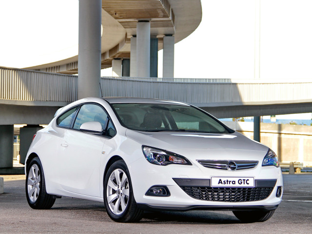 Opel Astra GTC фото