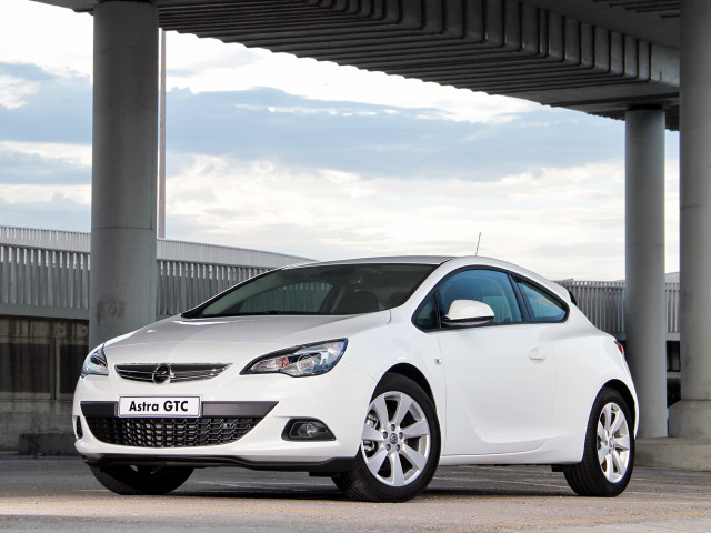 Opel Astra GTC фото