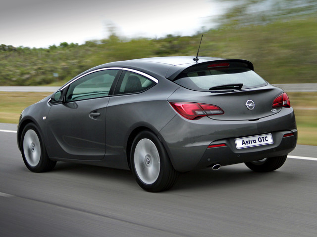 Opel Astra GTC фото