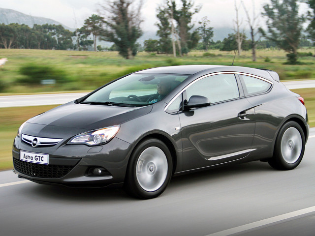 Opel Astra GTC фото