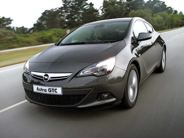 Opel Astra GTC фото