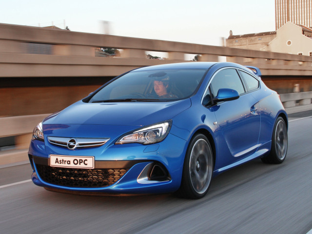 Opel Astra OPC фото