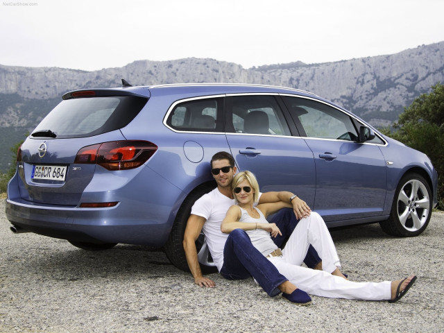 Opel Astra Sports Tourer фото