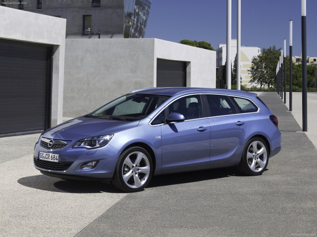 Opel Astra Sports Tourer фото