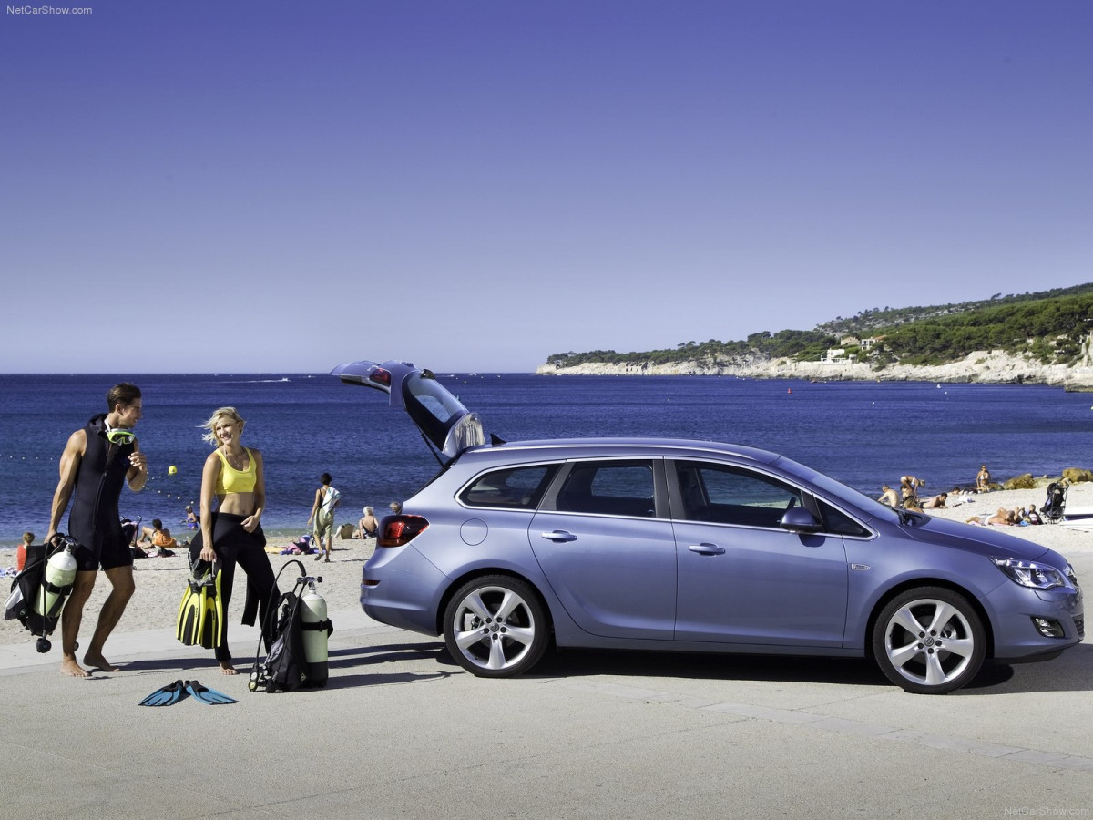 Opel Astra Sports Tourer фото 79491