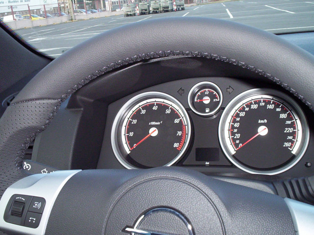Opel Astra фото