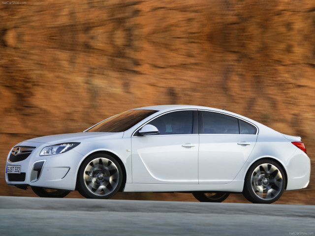 Opel Insignia OPC фото