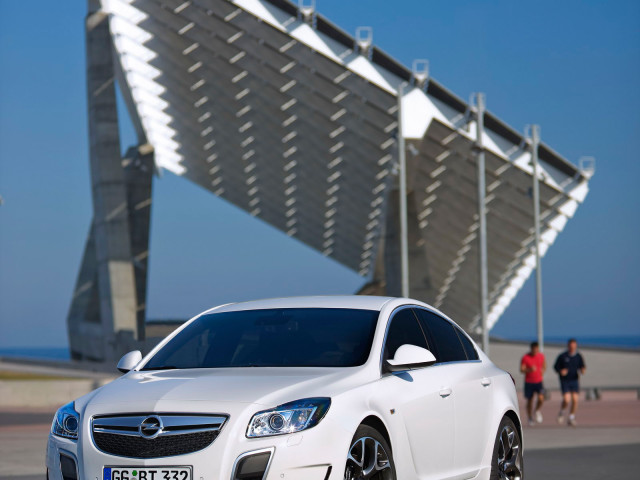 Opel Insignia OPC фото