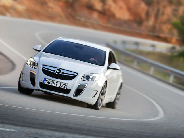 Opel Insignia OPC фото