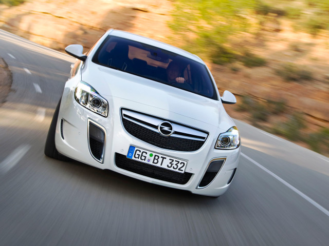 Opel Insignia OPC фото