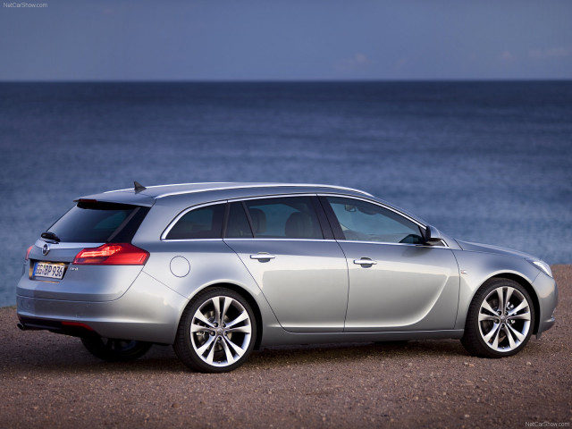 Opel Insignia Sports Tourer фото