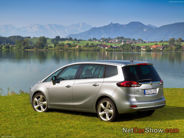 Opel Zafira фото