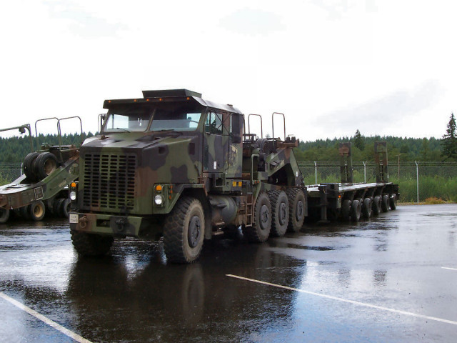 Oshkosh M1070 HET фото