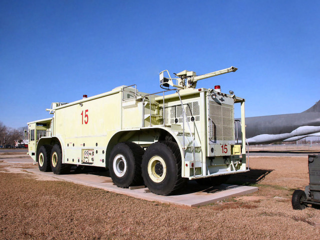 Oshkosh P-15 фото