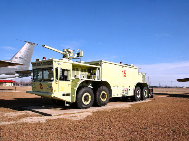 Oshkosh P-15 фото