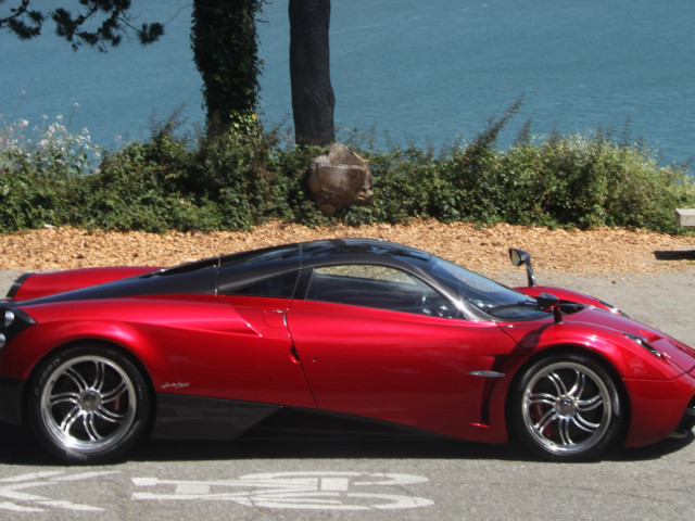 Pagani Huayra фото