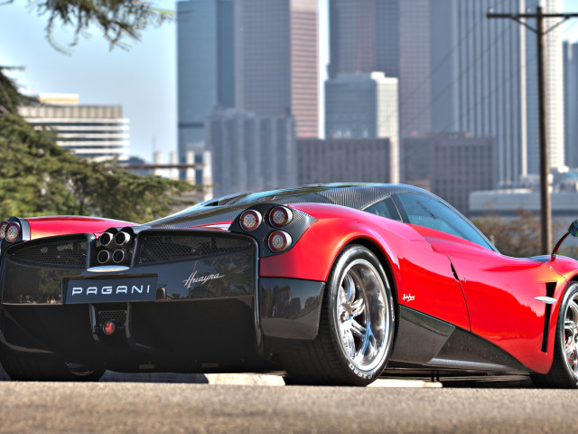 Pagani Huayra фото