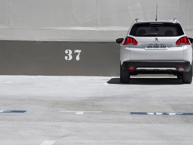 Peugeot 2008 фото