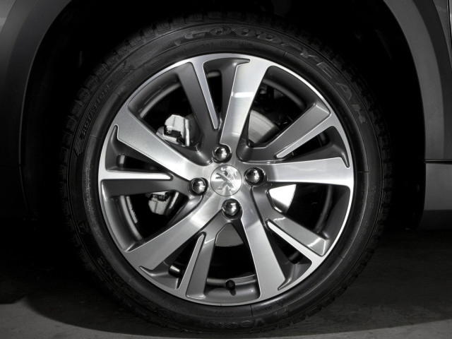 Peugeot 2008 фото