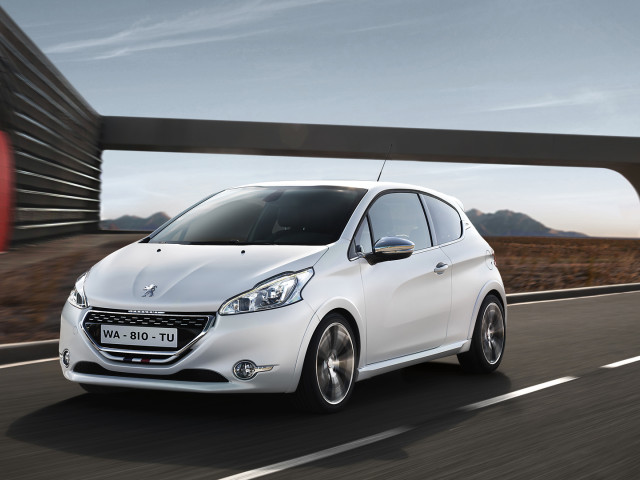 Peugeot 208 GTi фото