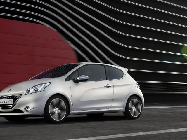 Peugeot 208 GTi фото